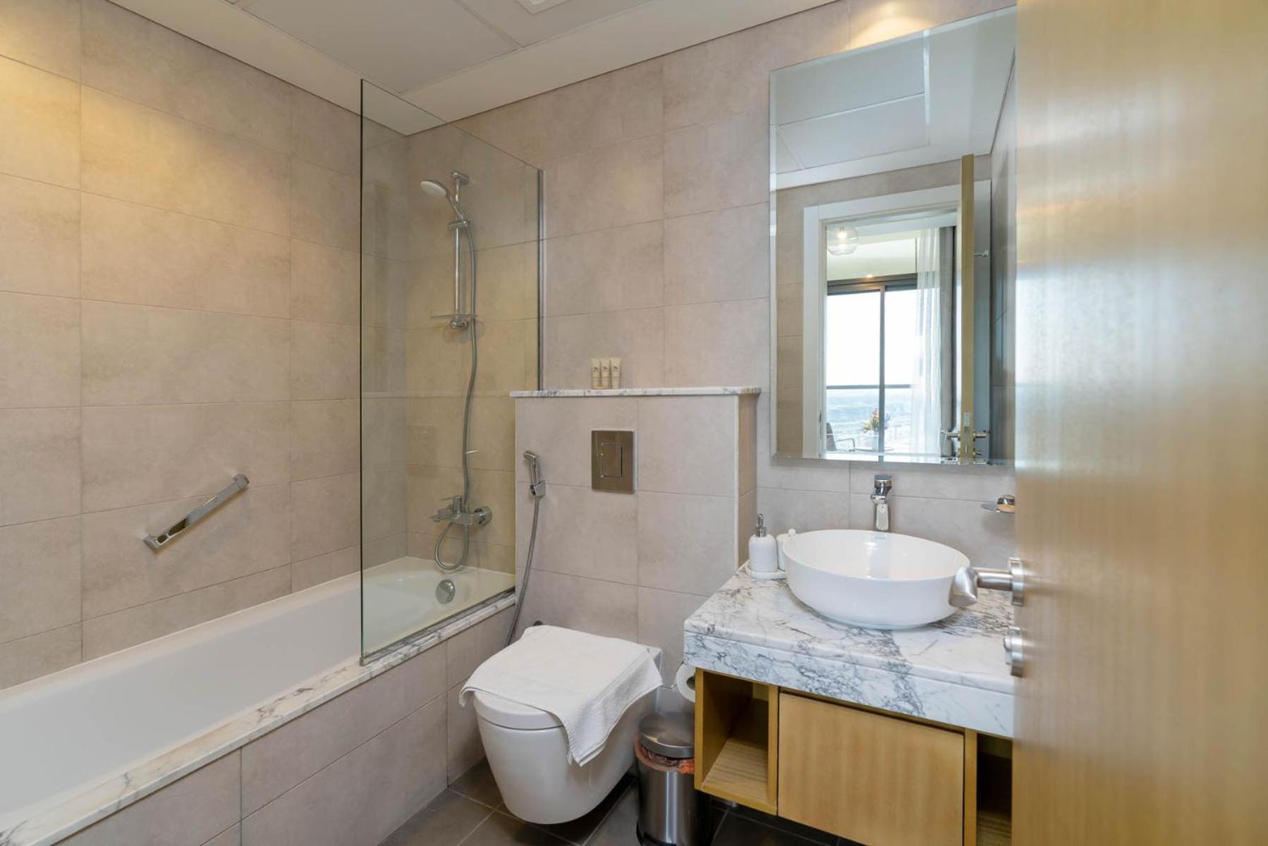 Bright View Prime Location Apartment *